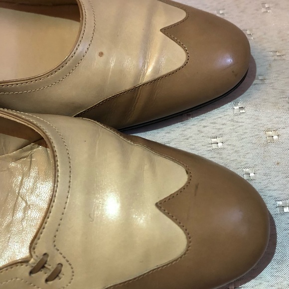 Two Tone Ferragamo pumps! Perfect for spring. - Picture 4 of 11